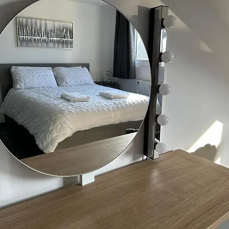 Stylish Leeds City Apartment Exterior photo